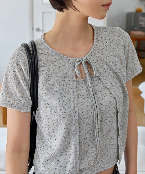 UNE MANSION(ユヌマンション)の「花柄シンプルキャミソール&半袖カーディガンSET ITEM(Tシャツ/カットソー・レディース・グレー/アイボリー/クリーム・FREE)」の1枚目の写真