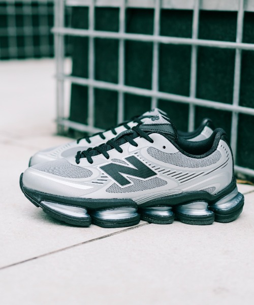 NEW BALANCE(ニューバランス)の「2000 U20006OU(スニーカー・メンズ・シルバー・23.0cm/23.5cm/24.0cm/24.5cm/25.0cm/25.5cm/26.0cm/26.5cm/27.0cm/27.5cm/28.0cm/28.5cm/29.0cm/30.0cm)」の1枚目の写真