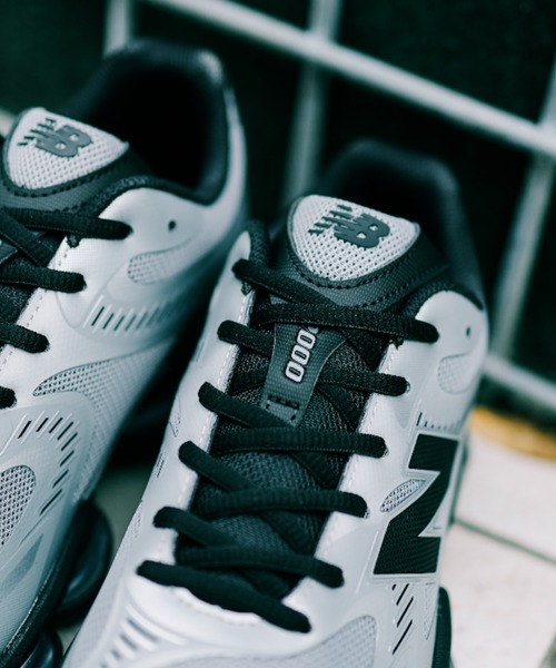 NEW BALANCE(ニューバランス)の「2000 U20006OU(スニーカー・メンズ・シルバー・23.0cm/23.5cm/24.0cm/24.5cm/25.0cm/25.5cm/26.0cm/26.5cm/27.0cm/27.5cm/28.0cm/28.5cm/29.0cm/30.0cm)」の9枚目の写真