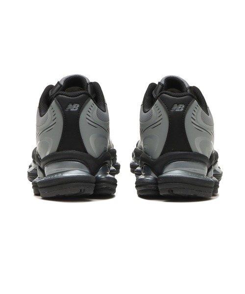 NEW BALANCE(ニューバランス)の「2000 U20006OU(スニーカー・メンズ・シルバー・23.0cm/23.5cm/24.0cm/24.5cm/25.0cm/25.5cm/26.0cm/26.5cm/27.0cm/27.5cm/28.0cm/28.5cm/29.0cm/30.0cm)」の4枚目の写真