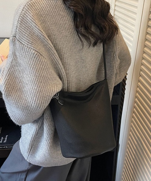 Flugge(フラッジー)の「フェイクレザーワンショルダーバッグ(ショルダーバッグ・レディース・ブラウン/ブラック/アイボリー・FREE)」の10枚目の写真