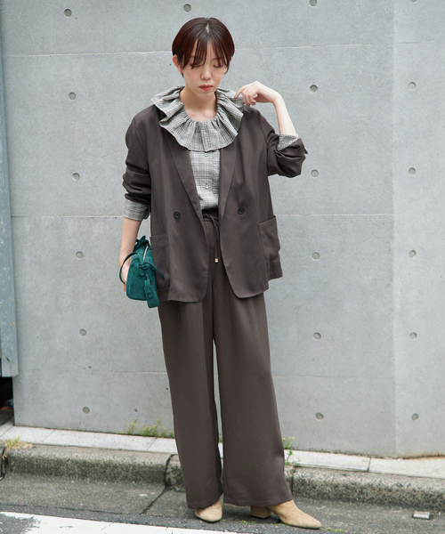 IENA(イエナ)の「《/接触冷感/手洗い可/セットアップ対応》テンダーツイルイージーパンツ(その他パンツ・レディース・ベージュ/グレー・38/36/34)」の5枚目の写真