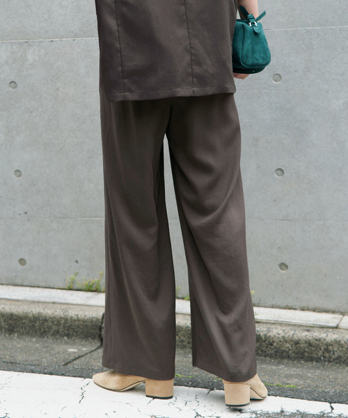 IENA(イエナ)の「《/接触冷感/手洗い可/セットアップ対応》テンダーツイルイージーパンツ(その他パンツ・レディース・ベージュ/グレー・38/36/34)」の8枚目の写真