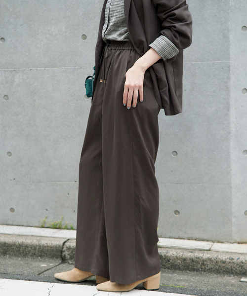 IENA(イエナ)の「《/接触冷感/手洗い可/セットアップ対応》テンダーツイルイージーパンツ(その他パンツ・レディース・ベージュ/グレー・38/36/34)」の9枚目の写真