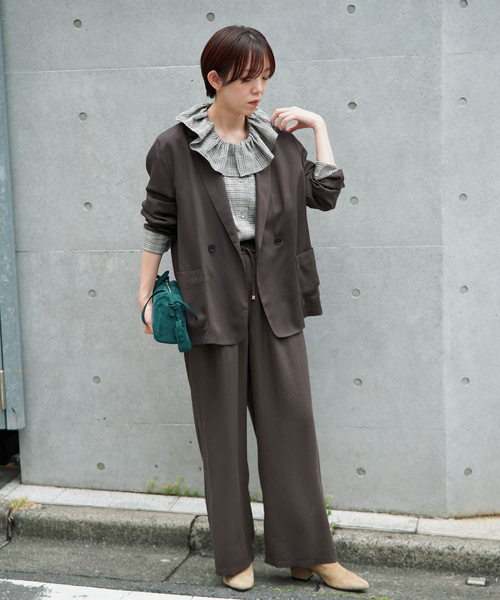 IENA(イエナ)の「《/接触冷感/手洗い可/セットアップ対応》テンダーツイルイージーパンツ(その他パンツ・レディース・ベージュ/グレー・38/36/34)」の10枚目の写真