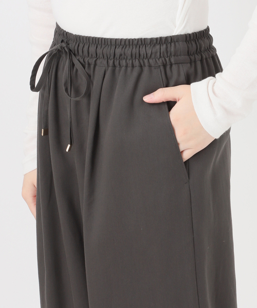 IENA(イエナ)の「《接触冷感/手洗い可/セットアップ対応》テンダーツイルイージーパンツ(その他パンツ・レディース・ベージュ/グレー・38/36/34)」の10枚目の写真