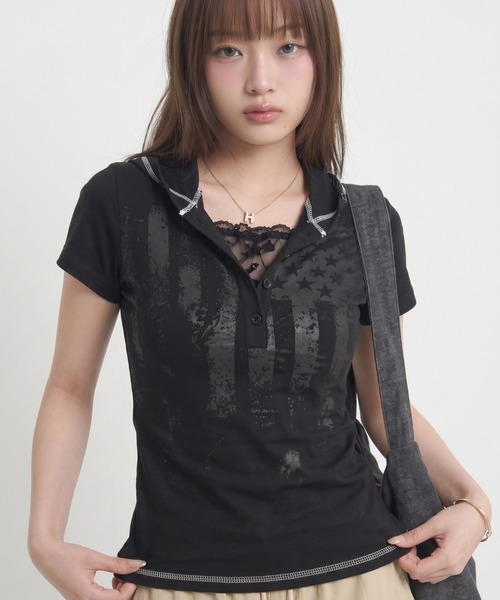 .KOM(ドットコム)の「A'GEM/9 × .kom 『.KOM/ドットケーオーエム』 VINTAGE FLAG HOOD TEE / ヴィンテージフラッグフードTシャツ(その他トップス・レディース・ブラック/ホワイト・M)」の2枚目の写真