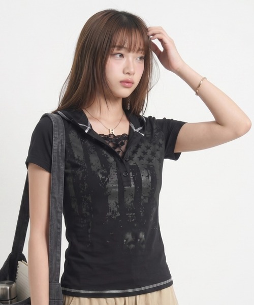 .KOM(ドットコム)の「A'GEM/9 × .kom 『.KOM/ドットケーオーエム』 VINTAGE FLAG HOOD TEE / ヴィンテージフラッグフードTシャツ(その他トップス・レディース・ブラック/ホワイト・M)」の3枚目の写真
