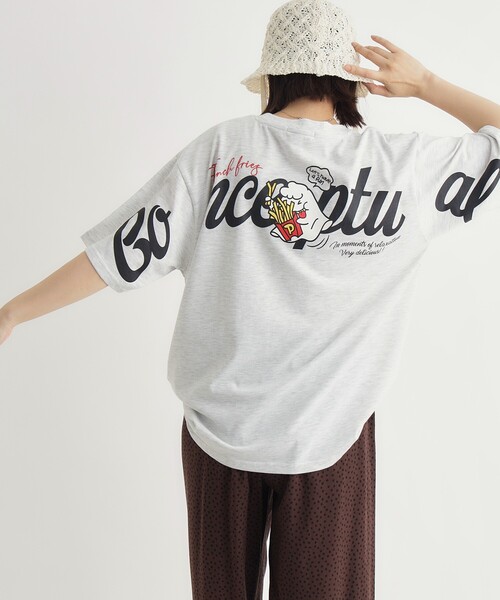 Right-on(ライトオン)の「袖刺繍ビッグTシャツ(Tシャツ/カットソー・レディース・グレー/チャコールグレー・05/04/03)」の1枚目の写真