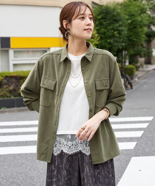 ikka（イッカ）の「コーデュロイオーバーシャツ（シャツ/ブラウス・レディース・カーキ/チャコール/ベージュ/ネイビー・L/M）」の3枚目の写真