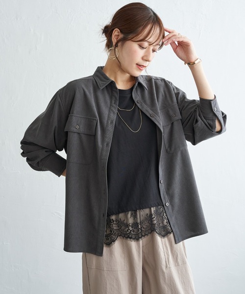 ikka（イッカ）の「コーデュロイオーバーシャツ（シャツ/ブラウス・レディース・カーキ/チャコール/ベージュ/ネイビー・L/M）」の2枚目の写真
