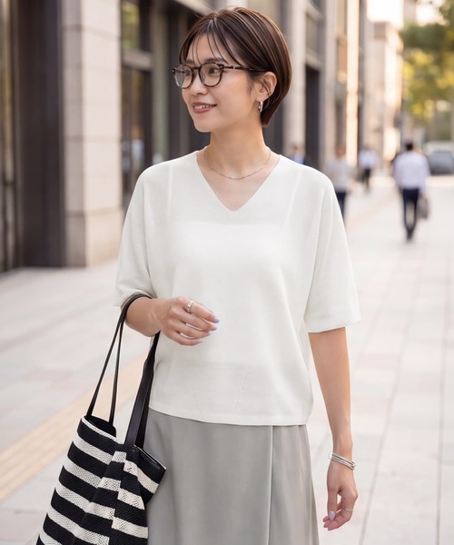 STYLE DELI(スタイルデリ)の「【LUXE】麻混リラックスVネックニットトップス(Tシャツ/カットソー・レディース・イエロー/ブラック/ホワイト/パープル・FREE)」の2枚目の写真