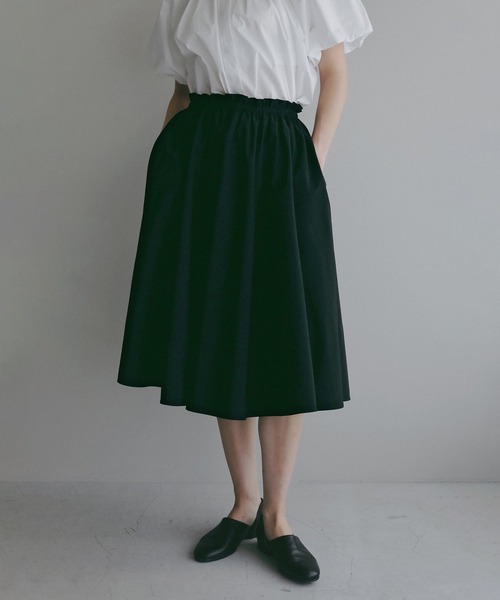MANOF（マノフ）の「WAIST GATHERED FLARED SKIRT（スカート・レディース・キャメル/ブラック・S/M）」の2枚目の写真