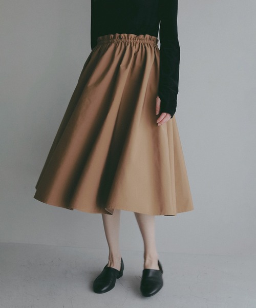 MANOF（マノフ）の「WAIST GATHERED FLARED SKIRT（スカート・レディース・キャメル/ブラック・S/M）」の4枚目の写真