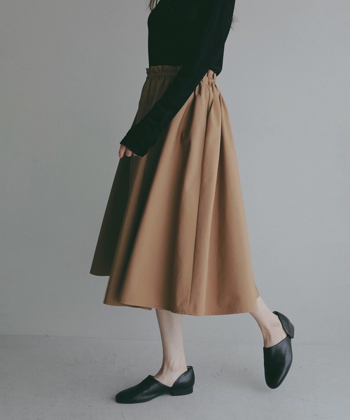 MANOF（マノフ）の「WAIST GATHERED FLARED SKIRT（スカート・レディース・キャメル/ブラック・S/M）」の5枚目の写真