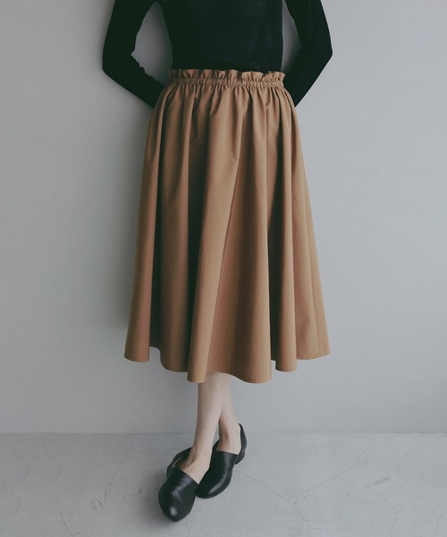 MANOF（マノフ）の「WAIST GATHERED FLARED SKIRT（スカート・レディース・キャメル/ブラック・S/M）」の3枚目の写真