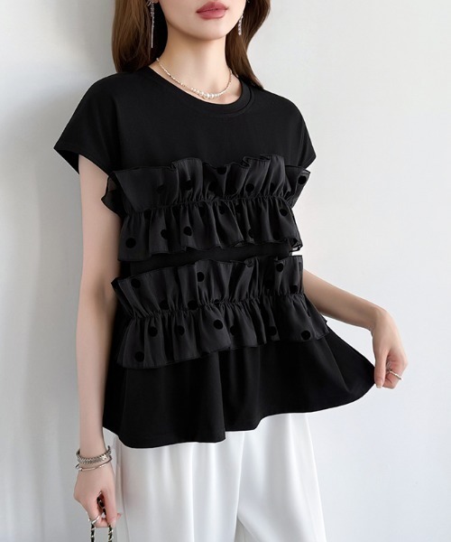 COCOMOMO(ココモモ)の「ドットフリルトップス ギャザーフリル ドット Tシャツ カットソー フレンチスリーブ フリルトップス ペプラム フレア 夏服(Tシャツ/カットソー・レディース・ブラック/ホワイト・FREE)」の4枚目の写真