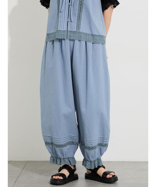 Samansa Mos2（サマンサ モスモス）の「裾レース×ピンタックギャザーパンツ《限定カラーあり》（その他パンツ・レディース・ベージュ/サックスブルー/チェック/ブラック×ホワイト/ブラック・F）」の5枚目の写真