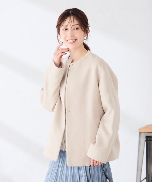 a.v.v(アーヴェヴェ)の「ノーカラー Aライン ミドル コート(ノーカラーコート・レディース・ベージュ/ダークグレー・36/40/38)」の5枚目の写真