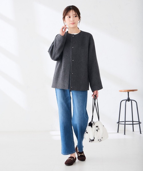 a.v.v(アーヴェヴェ)の「ノーカラー Aライン ミドル コート(ノーカラーコート・レディース・ベージュ/ダークグレー・36/40/38)」の16枚目の写真