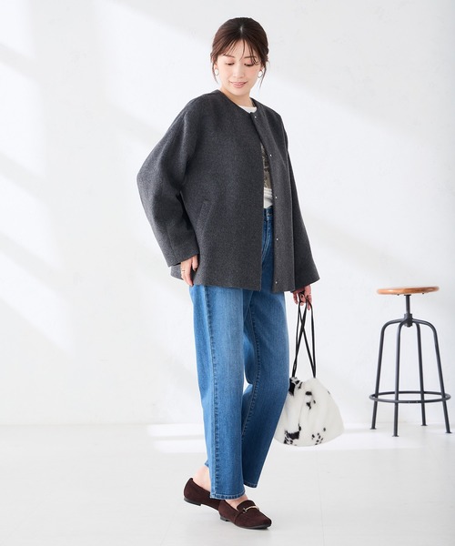a.v.v(アーヴェヴェ)の「ノーカラー Aライン ミドル コート(ノーカラーコート・レディース・ベージュ/ダークグレー・36/40/38)」の17枚目の写真