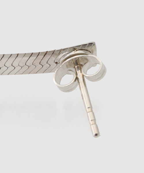 FRAMeWORK（フレームワーク）の「SASKIA DIEZ/サスキア ディツ FLUID EARRING SHORT（ピアス（両耳用）・レディース・シルバー・FREE）」の3枚目の写真