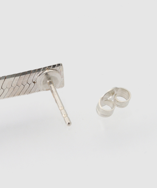 FRAMeWORK（フレームワーク）の「SASKIA DIEZ/サスキア ディツ FLUID EARRING SHORT（ピアス（両耳用）・レディース・シルバー・FREE）」の4枚目の写真