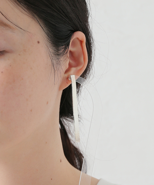 FRAMeWORK（フレームワーク）の「SASKIA DIEZ/サスキア ディツ FLUID EARRING SHORT（ピアス（両耳用）・レディース・シルバー・FREE）」の8枚目の写真