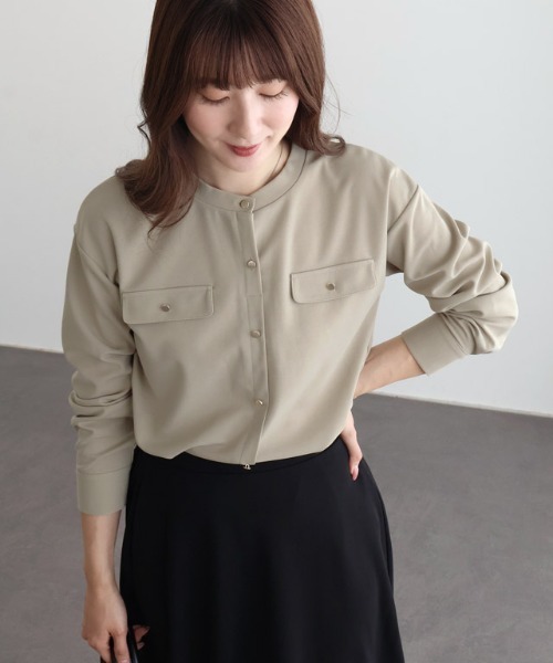 Pierrot(ピエロ)の「UV ウォッシャブル ゴールドボタンポケットTブラウス(シャツ/ブラウス・レディース・オフホワイト/グレー/ブラック/ライトベージュ・M/L/LL)」の19枚目の写真