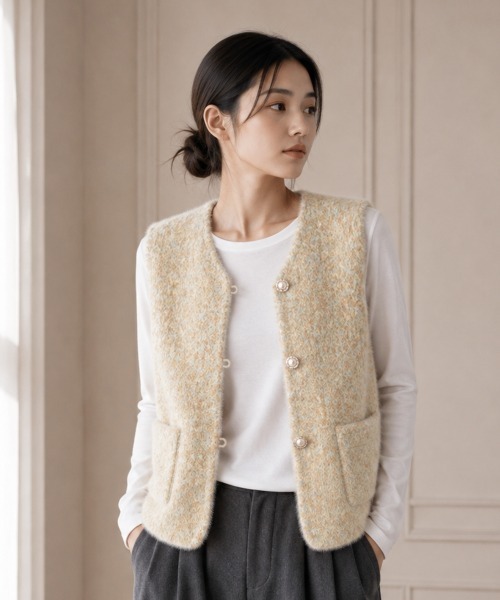 center i(センターアイ)の「Vネック前開きミックス柄シャギーニットベスト(ベスト・レディース・サックスブルー/イエロー・FREE)」の2枚目の写真