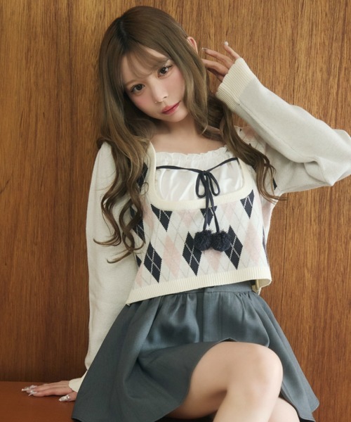 TITTY&CO.(ティティーアンドコー)の「アーガイルフロントフリルレイヤードニット(ニット/セーター・レディース・ブラック/アイボリー・FREE)」の3枚目の写真