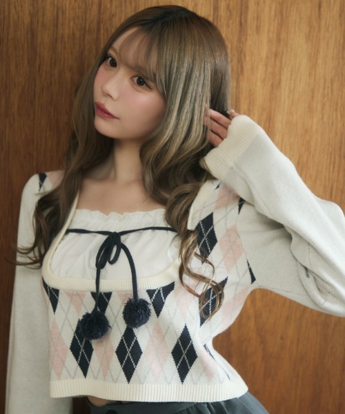 TITTY&CO.(ティティーアンドコー)の「アーガイルフロントフリルレイヤードニット(ニット/セーター・レディース・ブラック/アイボリー・FREE)」の8枚目の写真