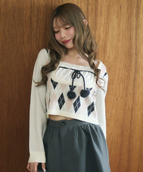 TITTY&CO.(ティティーアンドコー)の「アーガイルフロントフリルレイヤードニット(ニット/セーター・レディース・ブラック/アイボリー・FREE)」の9枚目の写真