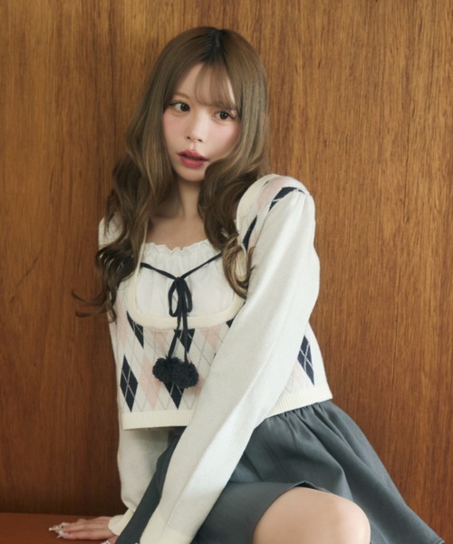 TITTY&CO.(ティティーアンドコー)の「アーガイルフロントフリルレイヤードニット(ニット/セーター・レディース・ブラック/アイボリー・FREE)」の11枚目の写真