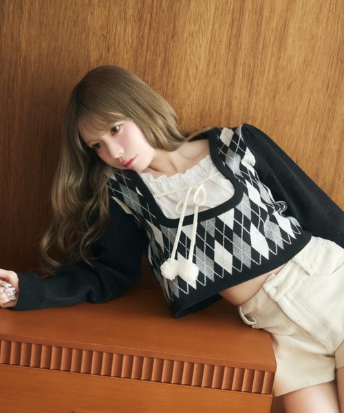 TITTY&CO.(ティティーアンドコー)の「アーガイルフロントフリルレイヤードニット(ニット/セーター・レディース・ブラック/アイボリー・FREE)」の16枚目の写真