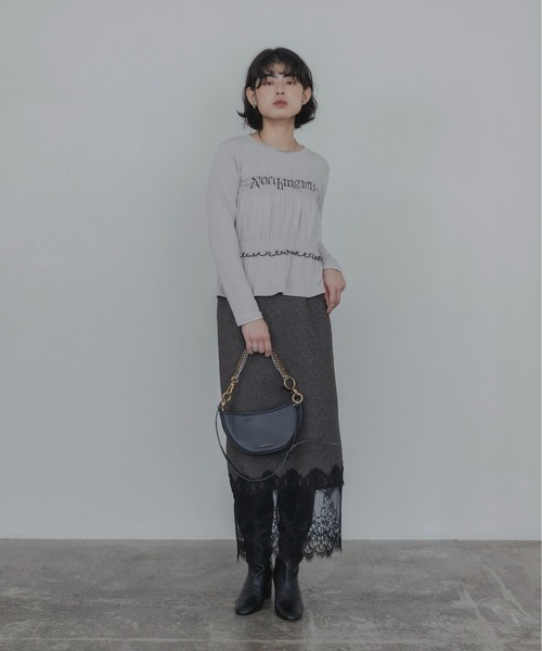 Eimee Law(エイミーロウ)の「ベアレイヤード シャーリングテキストトップス(Tシャツ/カットソー・レディース・ブラック/ダークグレー/ベージュ/ダークブラウン・FREE)」の5枚目の写真