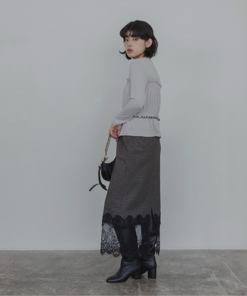 Eimee Law(エイミーロウ)の「ベアレイヤード シャーリングテキストトップス(Tシャツ/カットソー・レディース・ブラック/ダークグレー/ベージュ/ダークブラウン・FREE)」の6枚目の写真