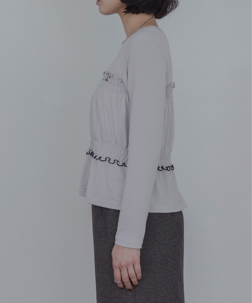 Eimee Law(エイミーロウ)の「ベアレイヤード シャーリングテキストトップス(Tシャツ/カットソー・レディース・ブラック/ダークグレー/ベージュ/ダークブラウン・FREE)」の21枚目の写真