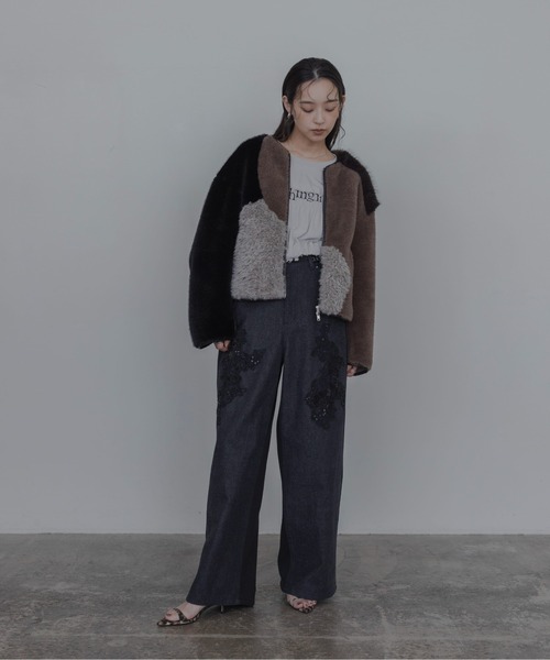 Eimee Law(エイミーロウ)の「ベアレイヤード シャーリングテキストトップス(Tシャツ/カットソー・レディース・ブラック/ダークグレー/ベージュ/ダークブラウン・FREE)」の10枚目の写真