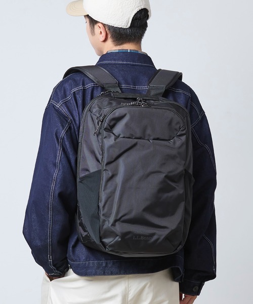 L.L.Bean(エルエルビーン)の「コンフォート・キャリー・ラップトップ・パック、32L(バックパック/リュック・レディース・ネイビー/ブラック・ONE SIZE)」の4枚目の写真