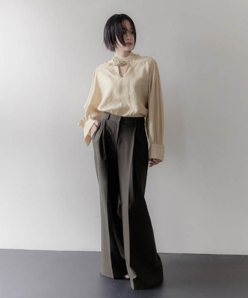 MEMUA(メムア)の「ポール マキシワイド ウール スラックス(ディープカーキ)(スラックス・レディース・ブラック/カーキ/ピンク・SMALL/MEDIUM/LARGE)」の4枚目の写真