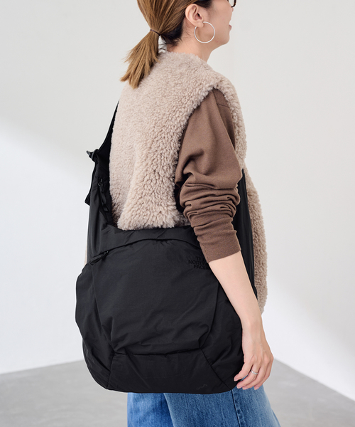 FRAMeWORK(フレームワーク)の「THE NORTH FACE / ザノースフェイス FICUS SHOULDER(ショルダーバッグ・レディース・ブラック/ライトグレー・FREE)」の5枚目の写真