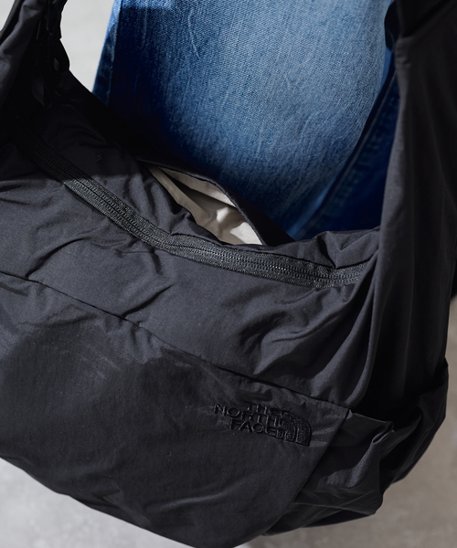 FRAMeWORK(フレームワーク)の「THE NORTH FACE / ザノースフェイス FICUS SHOULDER(ショルダーバッグ・レディース・ブラック/ライトグレー・FREE)」の10枚目の写真