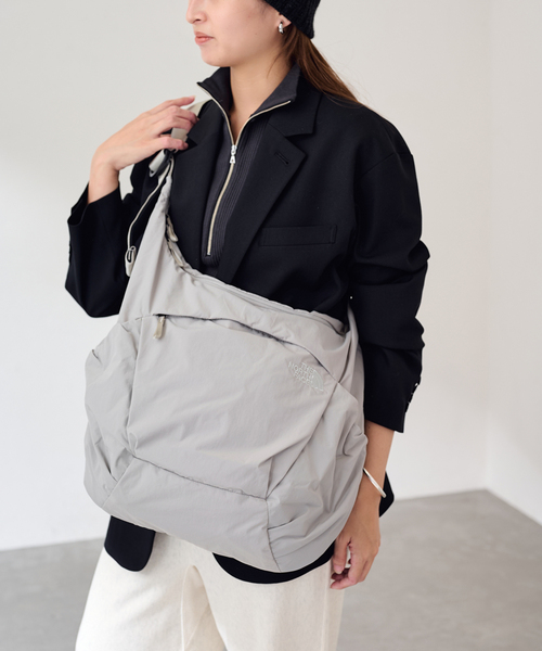 FRAMeWORK(フレームワーク)の「THE NORTH FACE / ザノースフェイス FICUS SHOULDER(ショルダーバッグ・レディース・ブラック/ライトグレー・FREE)」の14枚目の写真