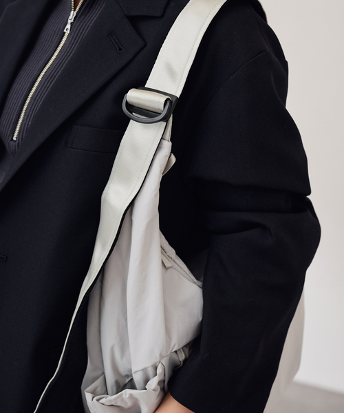 FRAMeWORK(フレームワーク)の「THE NORTH FACE / ザノースフェイス FICUS SHOULDER(ショルダーバッグ・レディース・ブラック/ライトグレー・FREE)」の16枚目の写真