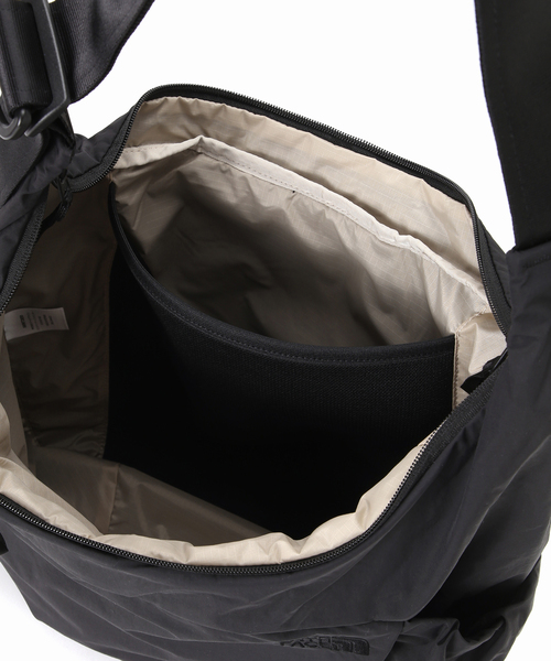 FRAMeWORK(フレームワーク)の「THE NORTH FACE / ザノースフェイス FICUS SHOULDER(ショルダーバッグ・レディース・ブラック/ライトグレー・FREE)」の22枚目の写真