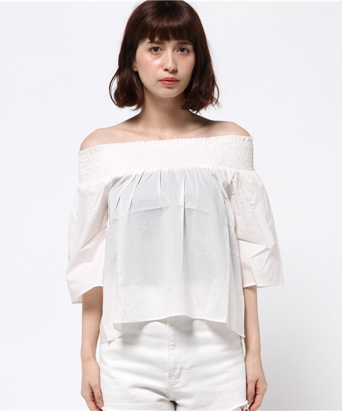 RAY CASSIN（レイカズン）の「シャーリングオフショルブラウス（シャツ/ブラウス・レディース・オフホワイト/ネイビー/オレンジ・FREE）」の4枚目の写真