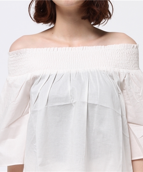 RAY CASSIN（レイカズン）の「シャーリングオフショルブラウス（シャツ/ブラウス・レディース・オフホワイト/ネイビー/オレンジ・FREE）」の7枚目の写真