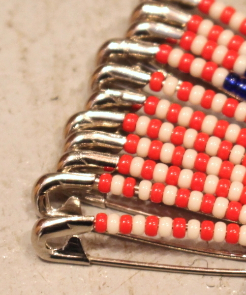 SunKu（サンク）の「【SUNKU】サンク fridge別注 ビーズブローチ（ブローチ/コサージュ・メンズ・シルバー・ONESIZE）」の3枚目の写真