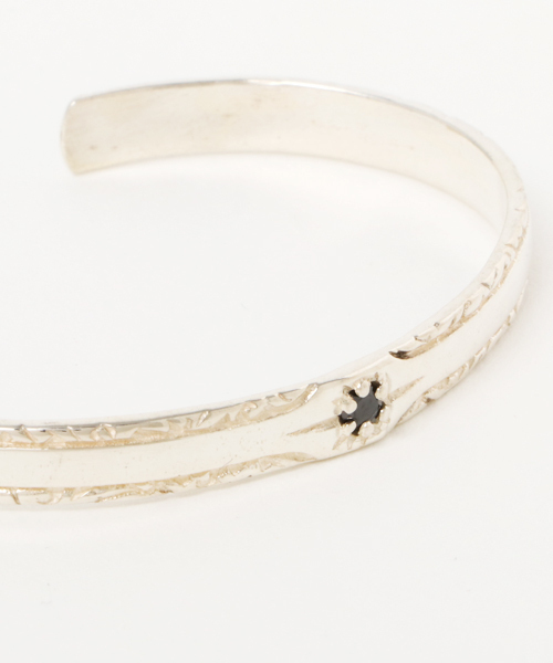 con affetto(original)(コン アフェット)の「シルバー925キュービックジルコニアバングル(バングル/リストバンド・レディース・シルバー/シルバー系その他・ONE SIZE)」の4枚目の写真